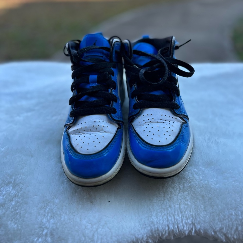 Nike Jordan 1 Signal Blue GS Size 2Y